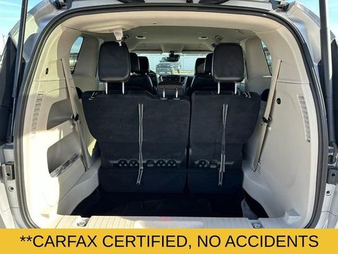 Used 2024 Chrysler Pacifica Touring-L image 5