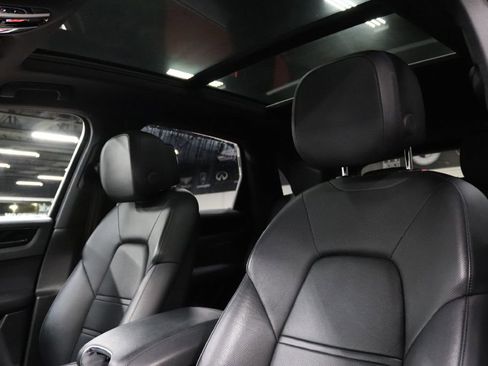 Used 2019 Porsche Cayenne image 11