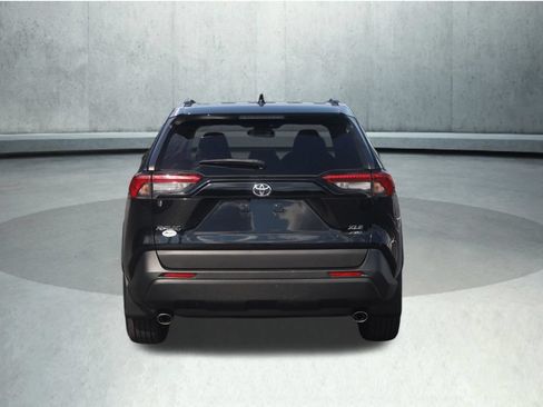 Used 2019 Toyota RAV4 XLE Premium w/ Cold Weather Package AWD/4WD image 16