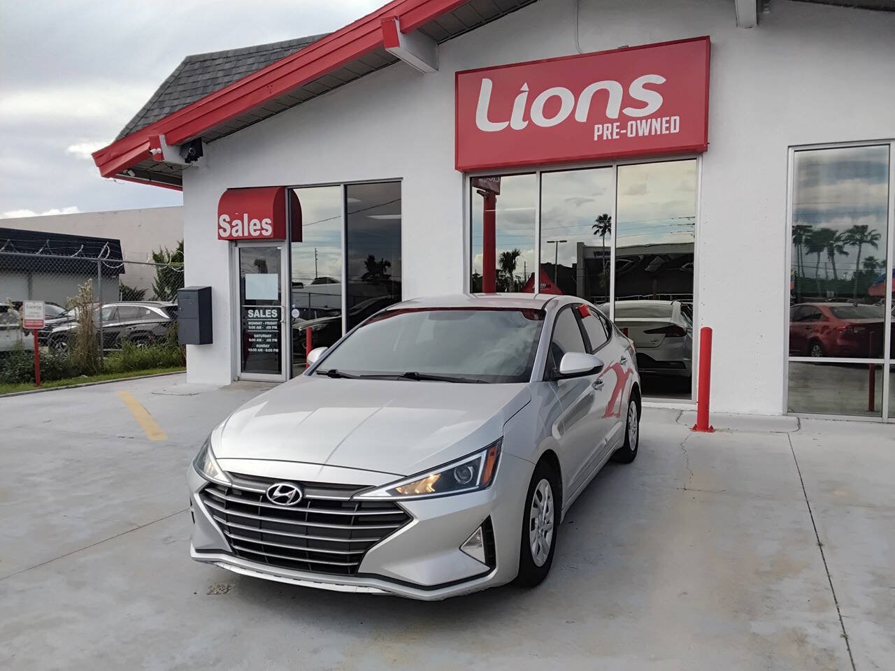 Used 2019 Hyundai Elantra SE w/ Cargo Package FWD image 1