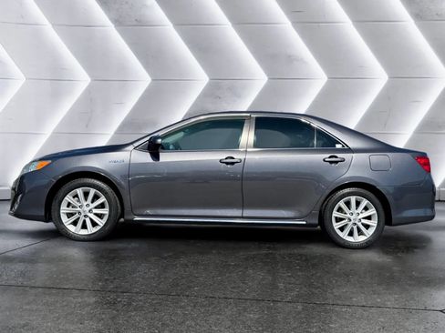 Used 2014 Toyota Camry XLE w/ Leather Package FWD image 5