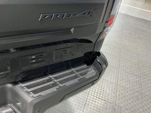 Used 2025 Nissan Frontier PRO-4X image 4
