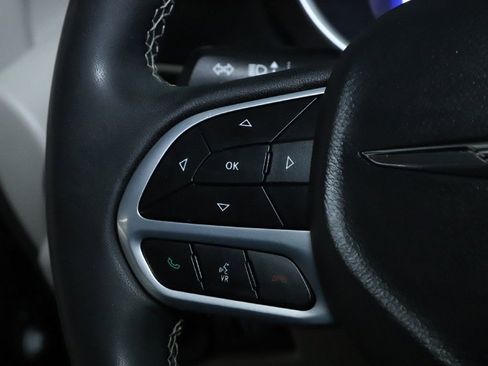 Used 2024 Chrysler Pacifica Touring-L FWD image 21