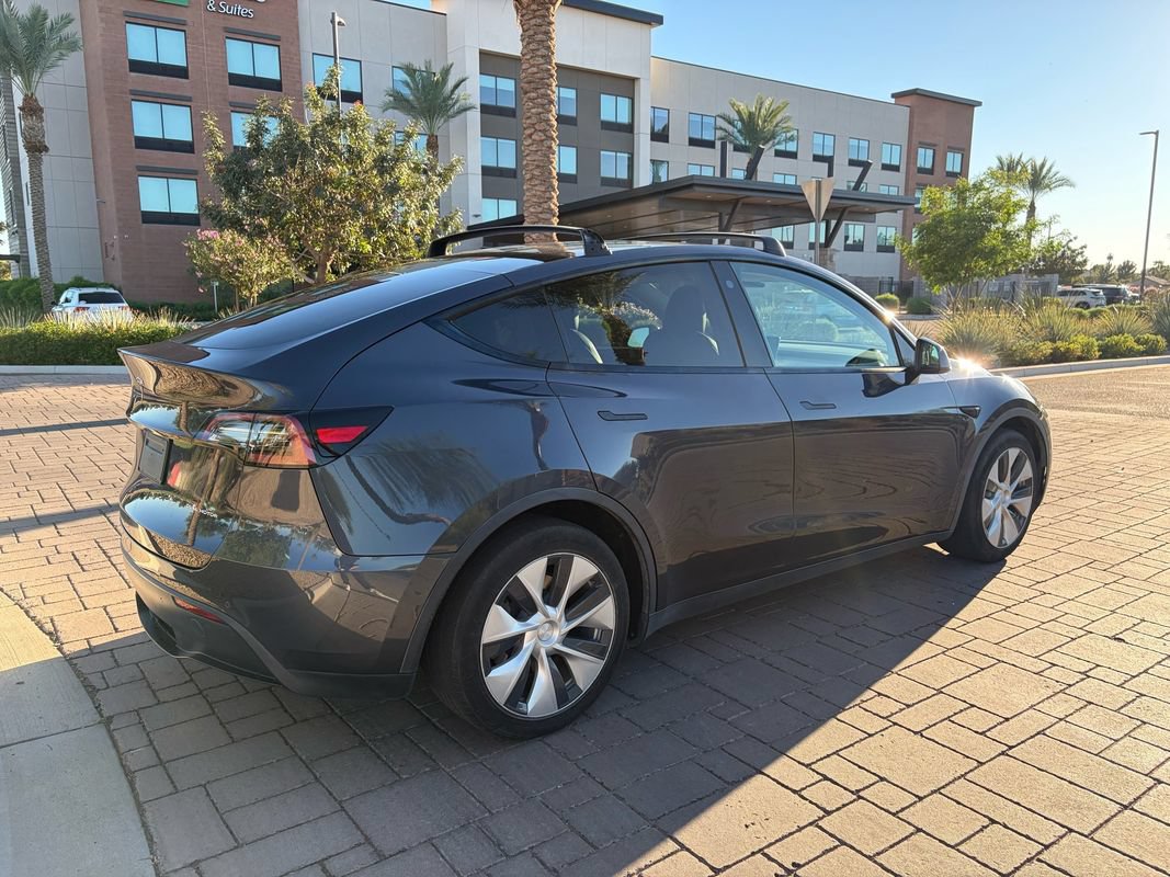 Used 2021 Tesla Model Y Long Range AWD/4WD image 3
