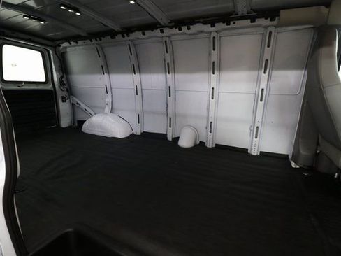 Used 2018 GMC Savana 2500 Extended image 4