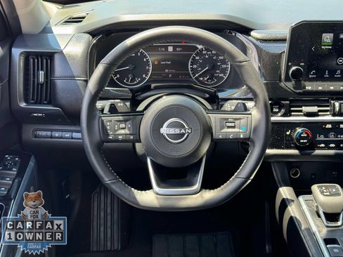 Used 2025 Nissan Pathfinder SL AWD/4WD image 16