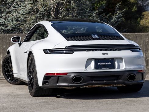 Used 2022 Porsche 911 Carrera GTS RWD image 3