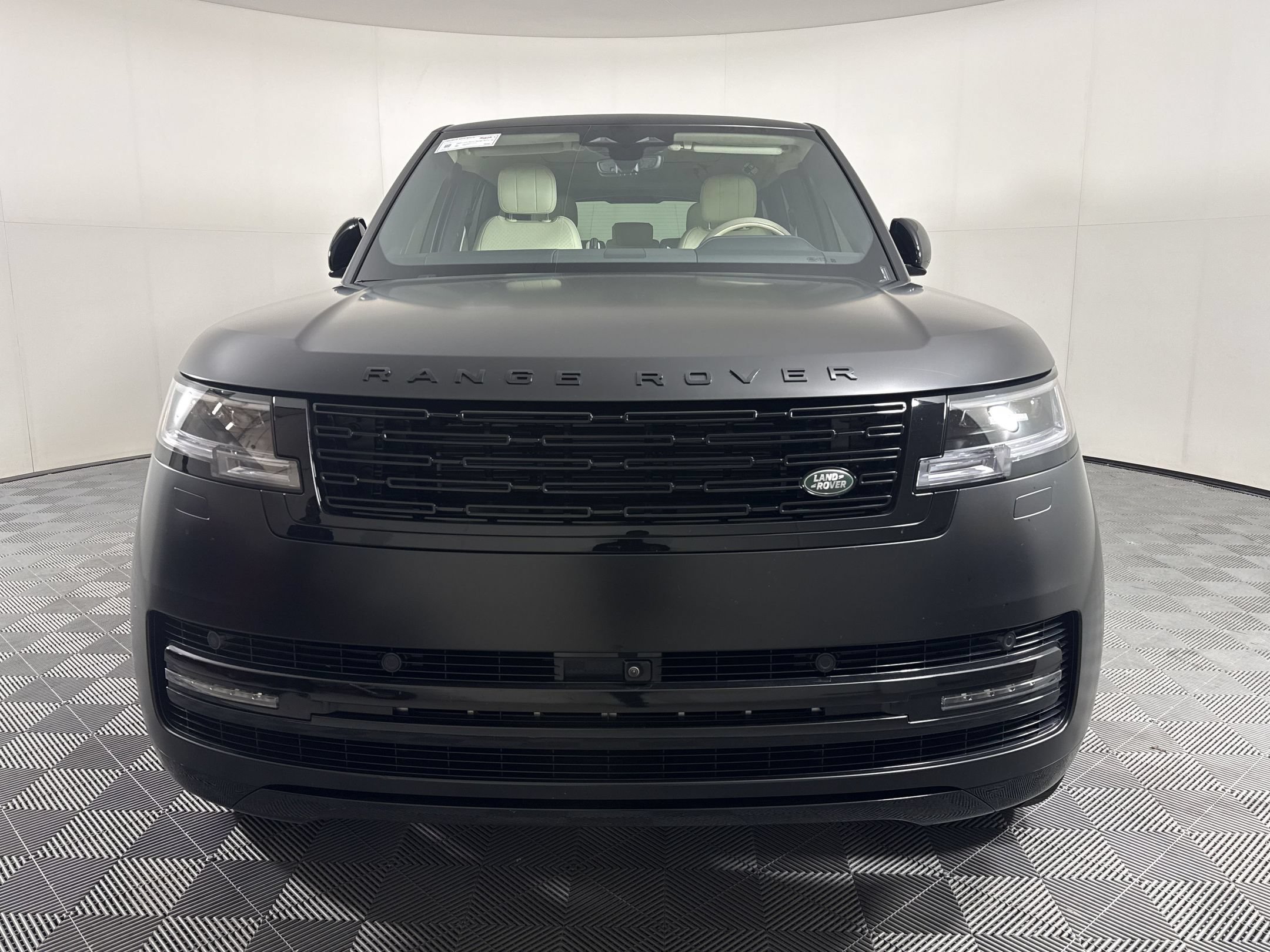 Used 2025 Land Rover Range Rover SE AWD/4WD image 6
