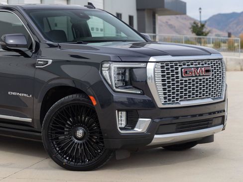 Used 2023 GMC Yukon Denali w/ Denali Reserve Package AWD/4WD image 11