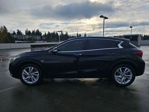 Used 2018 INFINITI QX30 w/ Cargo Package image 5