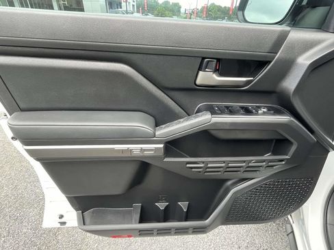 Used 2025 Toyota Tacoma TRD Sport AWD/4WD image 14
