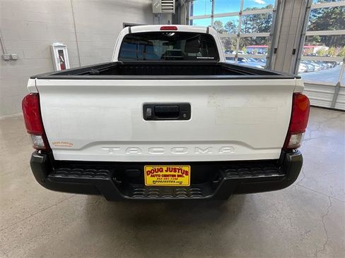 Used 2019 Toyota Tacoma SR image 4