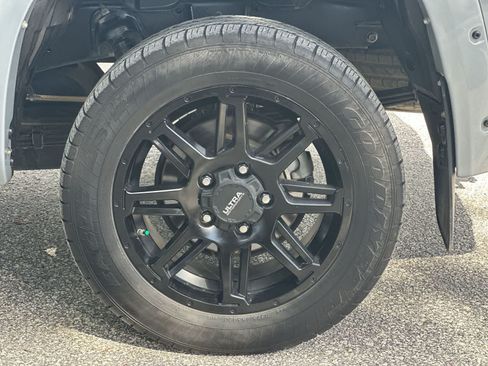 Used 2021 Toyota Tundra SR5 w/ SR5 Upgrade Package RWD image 11