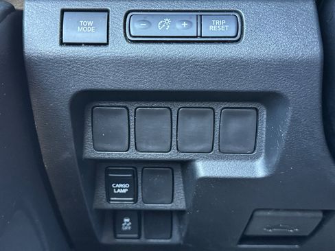 Used 2022 Nissan Frontier S w/ Graphics Package image 21