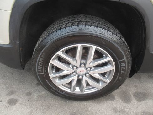 Used 2017 GMC Acadia SLE AWD/4WD image 12
