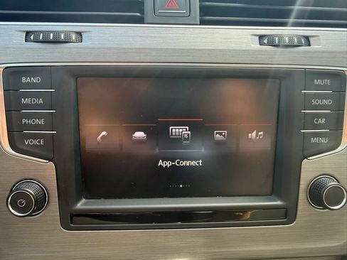 Used 2016 Volkswagen Golf S FWD image 24