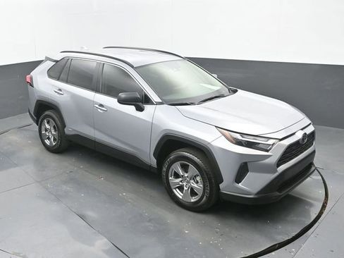 Used 2025 Toyota RAV4 LE image 28