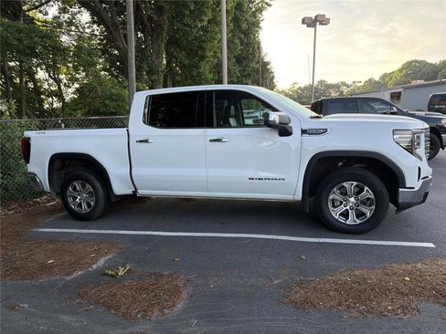 Used 2025 GMC Sierra 1500 SLT AWD/4WD image 4
