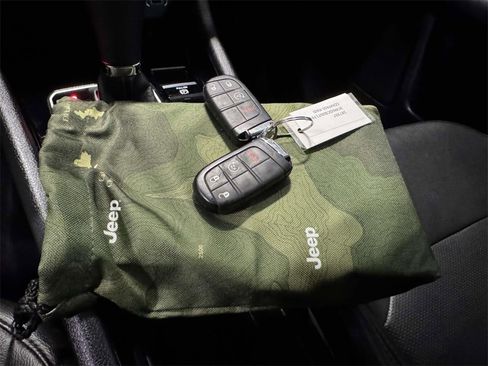 Used 2022 Jeep Compass Limited image 28