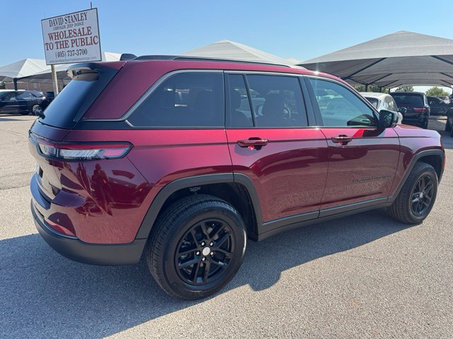 Used 2026 Jeep Grand Cherokee Altitude RWD image 6