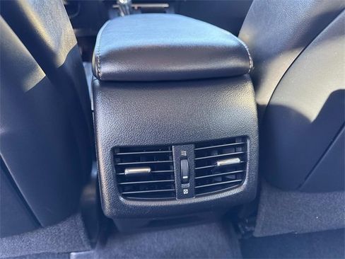 Used 2013 Lexus ES 300h image 16