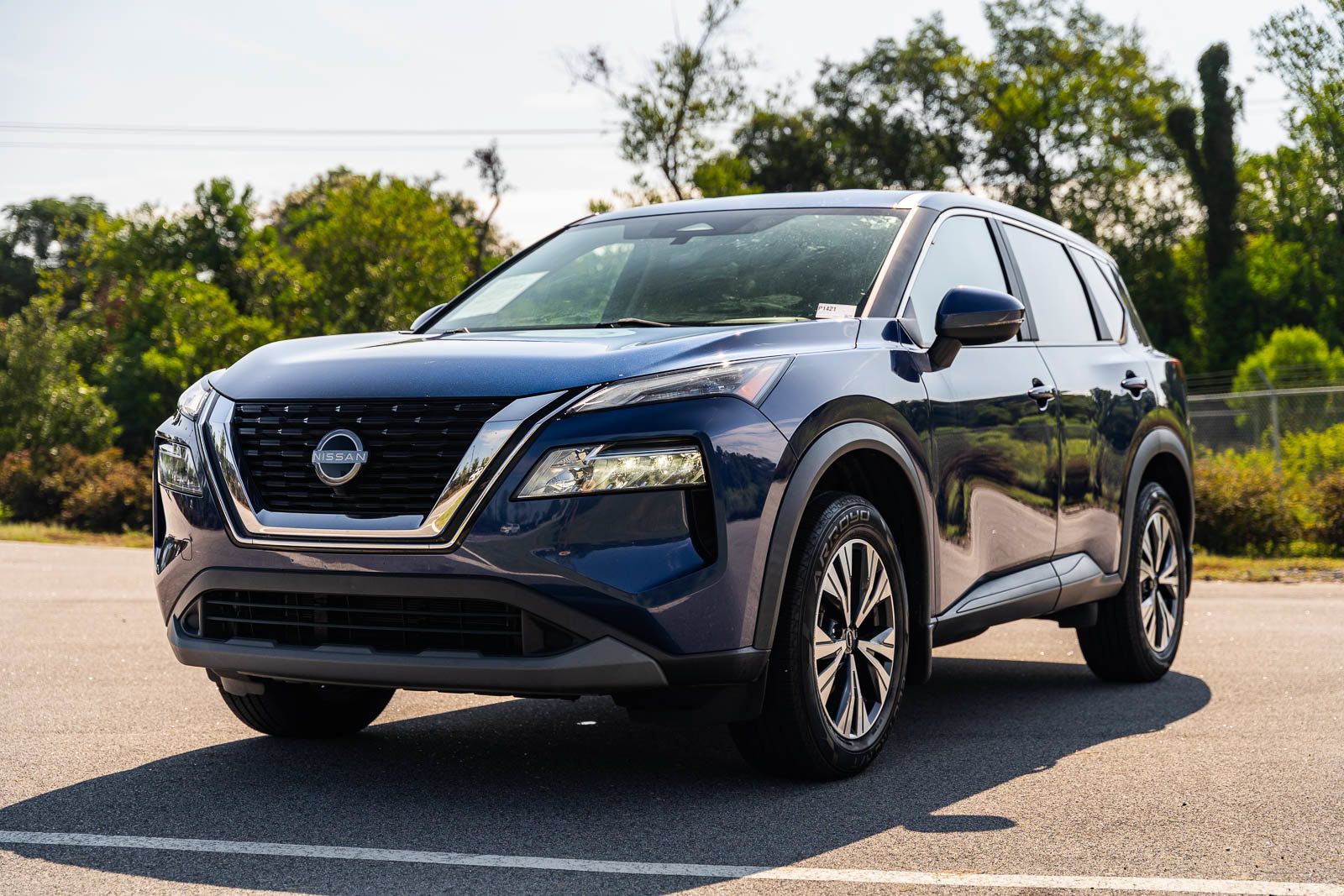 Used 2023 Nissan Rogue SV FWD image 3