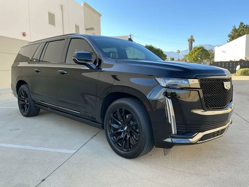 Used 2023 Cadillac Escalade ESV Sport Platinum AWD/4WD image 3