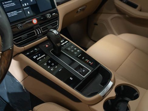 Certified 2026 Porsche Macan AWD/4WD image 22