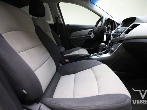 Used 2014 Chevrolet Cruze LS FWD image 11