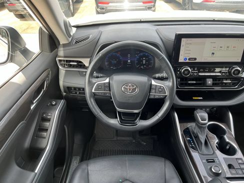 Used 2023 Toyota Highlander Limited AWD/4WD image 11