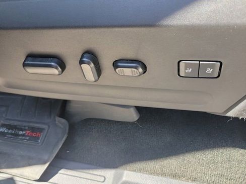 Used 2016 Ford Expedition XLT w/ Equipment Group 202A RWD image 22