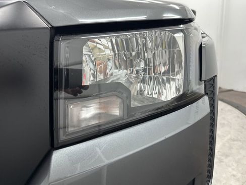 Used 2022 Nissan Frontier S w/ Technology Package RWD image 23