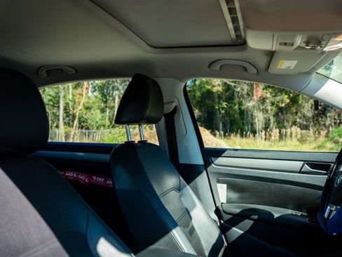 Used 2015 Volkswagen Passat TDI SE image 9