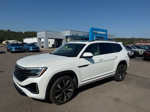 Used 2024 Volkswagen Atlas SEL Premium R-Line AWD/4WD image 3