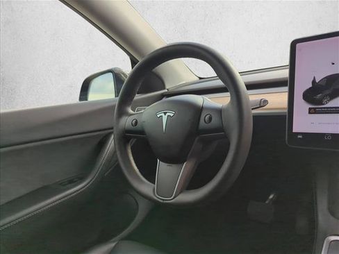 Used 2021 Tesla Model Y Long Range image 28