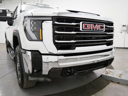Used 2025 GMC Sierra 3500 SLT w/ SLT Premium Package image 42