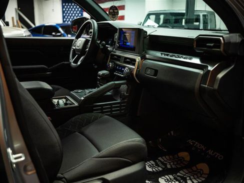 Used 2025 Toyota Tacoma TRD Sport image 12