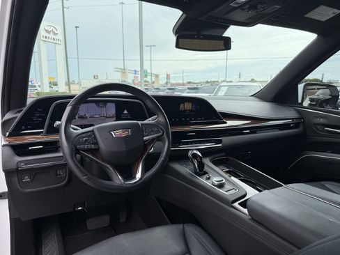 Used 2023 Cadillac Escalade ESV Luxury RWD image 17