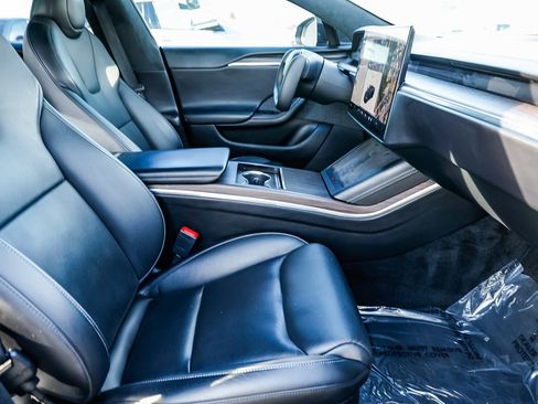 Used 2021 Tesla Model S Plaid image 17