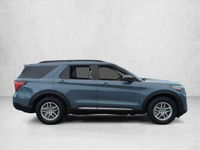 Used 2025 Ford Explorer Active RWD image 4