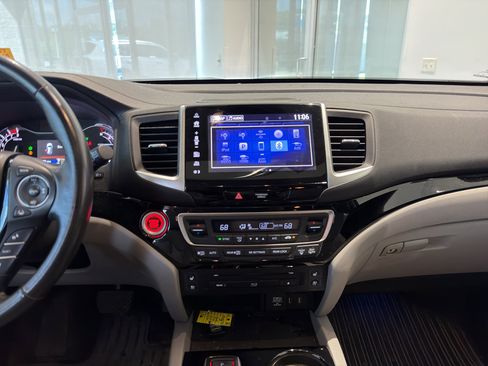 Used 2018 Honda Pilot Elite image 16