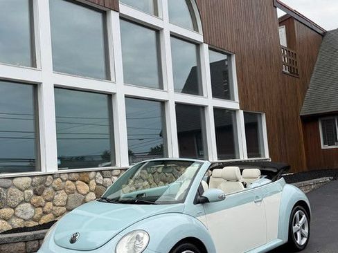 Used 2010 Volkswagen Beetle Final Edition FWD image 28