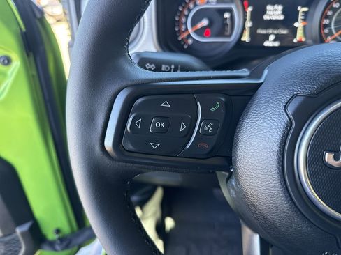 Used 2025 Jeep Wrangler Sport image 27