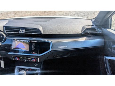 Used 2025 Audi Q3 2.0T Premium image 32