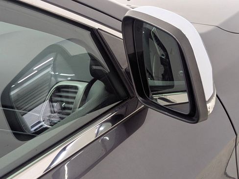 Used 2018 Jeep Grand Cherokee Limited image 21