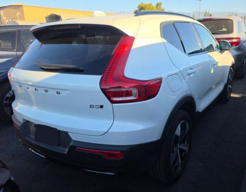 Used 2026 Volvo XC40 B5 Plus AWD/4WD image 3