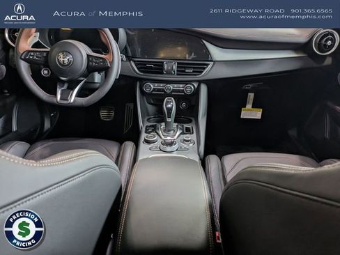 Used 2025 Alfa Romeo Giulia AWD w/ Driving Assist Package image 8