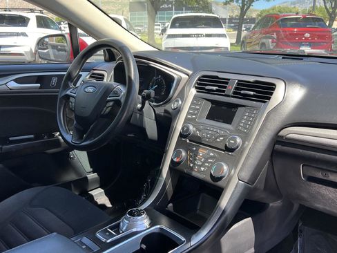 Used 2017 Ford Fusion SE FWD image 20