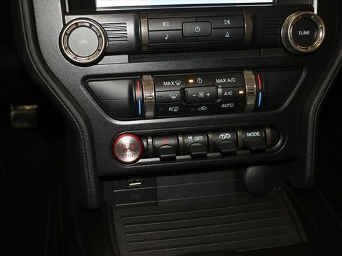 Used 2022 Ford Mustang Shelby GT500 w/ Carbon Fiber Track Pack image 24