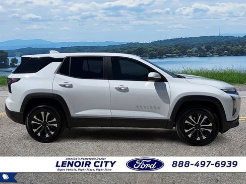 Used 2025 Chevrolet Equinox LT AWD/4WD image 2